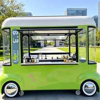 Camions de restauration mobiles, y compris des camions de crème glacée et de kebab, avec configurations multifonctionnelles personnalisables.