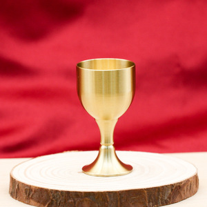 <span class=keywords><strong>Verre</strong></span> à <span class=keywords><strong>vin</strong></span> sur <span class=keywords><strong>pied</strong></span> en laiton, ensemble de <span class=keywords><strong>vin</strong></span> en métal vintage, design minimaliste par Model Baijiu, idéal pour offrir, ornements vintage - Product Image 3