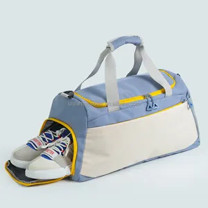 कस्टम नए डिज़ाइन के फैंसी स्पोर्ट्स वाटरप्रूफ ट्रैवलिंग हाइकिंग लाइटवेट बैग महिलाओं के लिए डफ़ल बैग ट्रैवल बैग