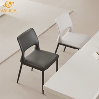 Chaise de salle à manger moderne et confortable en cuir PU, style nordique de luxe, avec pieds en fer noir, pour salles à manger et restaurants
