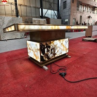 Table à manger de luxe en quartzite naturel Patagonia Pandora, en résine polie moderne, rétroéclairée, avec pieds en métal durables et imperméables