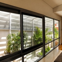 Fenêtres coulissantes étanches du sol au plafond à 3 rails, en aluminium et verre, résistantes au vent, pour villas, jardins et projets résidentiels
