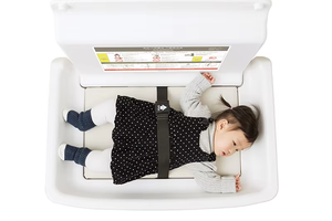 Cambiador de bebé plegable con diseño seguro y apto para niños, tipo soporte de seguridad. - Product Image 5