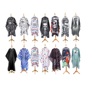 Capas de Barbero al por Mayor, Capas de Salón de Gran Tamaño, Capas para Cortar y Teñir el Cabello con Rayas y Diseño de Calavera para Barbería - Product Image 3