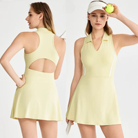 Robe de tennis douce et respirante à haute élasticité Jupe évasée à col en V et dos nu, idéale pour les sports de cour, le fitness, le yoga et le tennis.