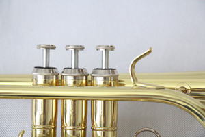 Venta al por mayor profesional BB tono latón cuerpo oro laca cuproníquel diapositiva <span class=keywords><strong>corneta</strong></span> OEM <span class=keywords><strong>instrumento</strong></span> de música otro cuerno <span class=keywords><strong>precio</strong></span> barato - Product Image 4