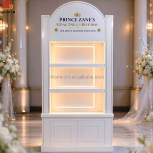 Vitrina de exhibición de lujo con arco superior de PVC blanco liso y luz LED para decoración de bodas, cumpleaños y eventos. - Product Image 1