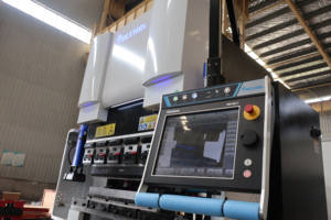 เครื่องดัดเบรคอั<span class=keywords><strong>จ</strong></span>ฉริยะ6แกน40ตัน,เครื่องดัดกดเบรกแบบเซอร์โว-บอลสกรูระบบ CNC ทำงานโดยใช้แกน ACCURL - Product Image 2