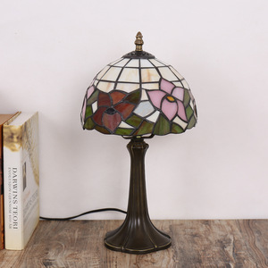 Lampe de table de style américain rétro créative et luxueuse, design coloré pour chambres à coucher, cafés, salles d'étude, lampe décorative - Product Image 5