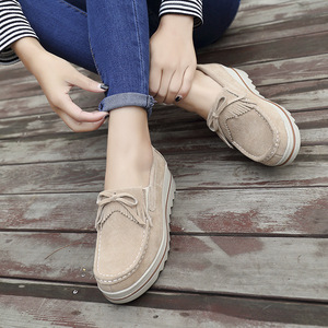 2025 <span class=keywords><strong>scarpe</strong></span> estive da <span class=keywords><strong>donna</strong></span> con zeppa media Slip-On con zeppa Sole spessa punta con nappe e colori misti per la mamma - Product Image 1