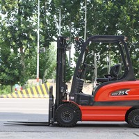 Chariot élévateur entièrement électrique de 2,5 tonnes alimenté par batterie lithium-ion à charge rapide pour la manutention des matériaux en entrepôt