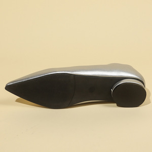 Large Size Pointed Toe Slip-on Women's Low Top Shoes Autumn Retro Temperament V Professional Small Leather Shoes 43 - Product Image 3