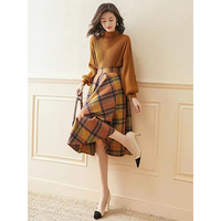 Vendeurs de vêtements printemps et automne demi col roulé manches bouffantes haut tricoté et jupe trapèze à carreaux ensemble deux pièces vêtements pour femmes