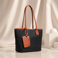 Sacs fourre-tout en nylon avec fermeture éclair et mini-sac à main, sacs à bandoulière grande capacité très populaires, sacs à main personnalisés de couleur unie pour femmes