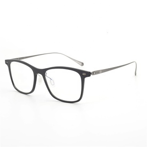 Montura <span class=keywords><strong>de</strong></span> Gafas <span class=keywords><strong>de</strong></span> Fibra <span class=keywords><strong>de</strong></span> Carbono con Clip Magnético y Múltiples <span class=keywords><strong>Lentes</strong></span> Polarizadas <span class=keywords><strong>para</strong></span> el Sol B6034 - Product Image 3