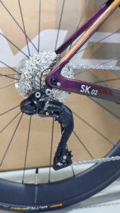 Kozo 3 Venta al por Mayor Directa de Fábrica Oficial |   Bicicleta de Carretera Rígida Ligera de Fibra de Carbono de 7.8 kg, 24 Velocidades, 105 - Product Image 2