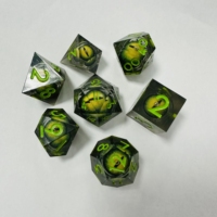 Vente en gros de dés polyédriques en résine œil de dragon D6 D8 modernes, durables et gravés sur mesure pour les jeux de rôle et de table