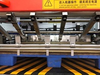 Machine automatique de découpe et de rainage pour la fabrication de boîtes de papier en carton ondulé
