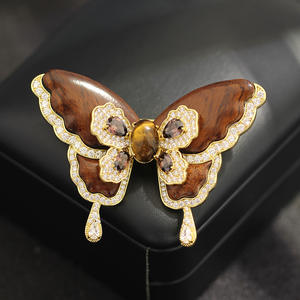 Broche <span class=keywords><strong>papillon</strong></span> en bois de style nouveau XILIANGFEIZI, cadeau d'anniversaire, zircon, œil de tigre, épingles d'insectes de luxe, vente en gros - Product Image 1