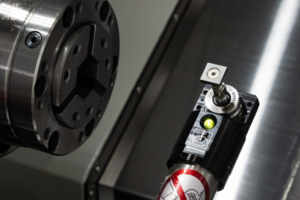 Tornio a letto inclinato a doppio mandrino a 5 assi personalizzato a 5 assi <span class=keywords><strong>per</strong></span> lavorazione di precisione in ghisa HT300 - Product Image 5