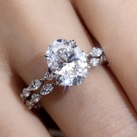 Bague de fiançailles en or blanc massif 18 carats avec moissanite taille ovale, personnalisée et sur mesure, par Messi Jewelry