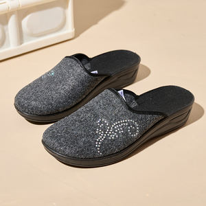 Özel yeni sonbahar kış kalınlaşmış sıcak keçe peluş terlik kadınlar için toptan kapalı ev yumuşak keçe peluş terlik - Product Image 2