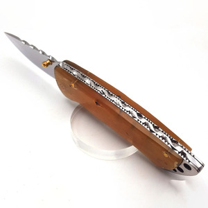 Navaja de bolsillo OEM de acero inoxidable de grado industrial con mango de madera, botón de apertura, punta de caída, hoja recta y gruesa para camping al aire libre - Product Image 6