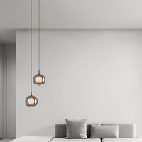 La petite lampe de chevet en forme de lune, style italien haut de gamme, offrant une lumière pour les chambres.