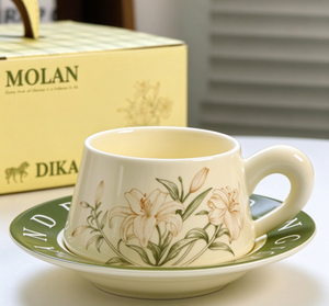 Set Tazza da Caffè in Ceramica con Piattino, Decorazione Floreale Antica, Tazza da Tè in Porcellana per Bomboniere Matrimonio, Regalo di Compleanno per Coppie - Product Image 1