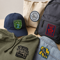 Écussons brodés personnalisés d'usine OEM avec support thermocollant ou à coudre pour chapeaux, sweats à capuche, sacs, vêtements - Fabricant en gros