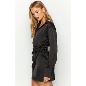 Robe d'été plissée respirante et écologique à col floral, manches longues, taille cintrée avec ceinture à nouer, idéale pour la plage ou les soirées - Product Image 6