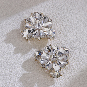 Broche de Cristal con Forma de Flor, con Engaste de Aleación de Zinc, Accesorio de Moda para Mujer, para Bodas - Product Image 1