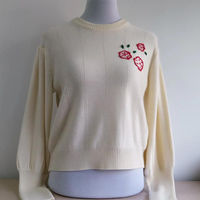 Pull en laine brodé sur mesure pour femmes avec manches lanternes Broderie à la main Pull à col rond cousu.