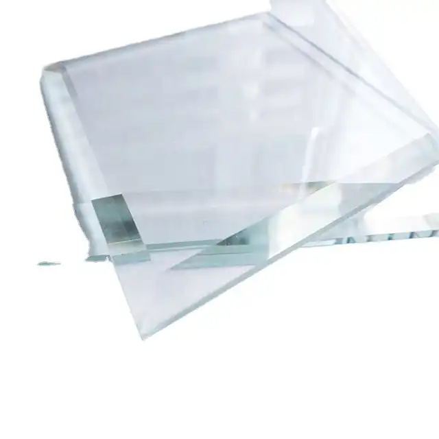 Safe ultra-clear float glass with high light transmittance for architectural windows