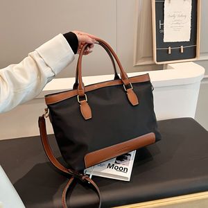 Borsa a Tracolla da Donna di Alta Moda, Grande Capacità, Impermeabile, in Nylon con Cerniera, per Pendolari, Business Casual 2026 - Product Image 5