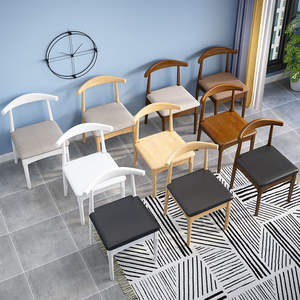 Silla de Comedor de Madera Maciza con Asiento Tapizado en Negro, Estilo Nórdico, para Hogar u Oficina - Product Image 3