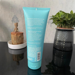 Gel Limpiador Probiótico TULA Classic Skin-Perfecting con Glicerina 200ml, Suave, Baja Espuma, Limpiador de Poros, Reafirmante, Blanqueador, para Todo Tipo de Piel - Product Image 4