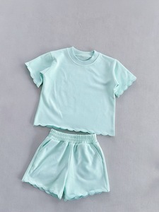 Set Estivo <span class=keywords><strong>in</strong></span> Cotone con Bordo Smerlato <span class=keywords><strong>in</strong></span> French Terry per Mamma e Bambina, Completo per Bambini con Felpa e Pantaloncini, Outfit per Bambine - Product Image 6