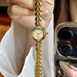 Montre à quartz pour femme Goldie, petit cadran, bracelet en alliage, verre minéral renforcé, cadran à aiguilles, étanche 30M, charme tendance, usage quotidien - Product Image 2