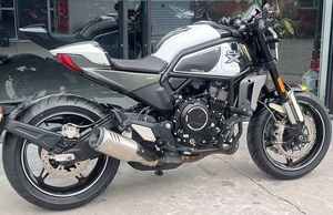 Motocicleta <span class=keywords><strong>CFMOTO</strong></span> <span class=keywords><strong>700CL</strong></span>-<span class=keywords><strong>X</strong></span> de Estilo Moderno Retro |   Motor de Dos Cilindros de 700cc y 55kW |   Suspensión Ajustable KYB ABS TCS - Product Image 3