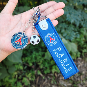 Nuevo Set de Llaveros de Moda para Aficionados al Fútbol: Recuerdo de los Red Devils, Barça, Real Madrid, Dortmund, Liverpool - Regalo Ideal - Product Image 5