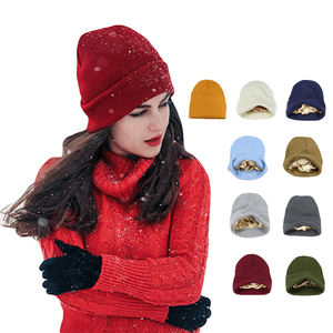 Chapeau tricoté plat d'hiver pour femmes Automne et hiver Chaud de haute qualité <span class=keywords><strong>Bonnet</strong></span> doublé <span class=keywords><strong>en</strong></span> <span class=keywords><strong>satin</strong></span> Chapeau <span class=keywords><strong>en</strong></span> laine doublé de <span class=keywords><strong>satin</strong></span> - Product Image 1