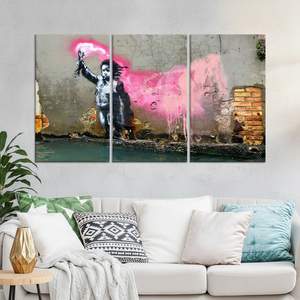 Tableau imprimé sur toile : Graffiti enfant migrant de Banksy, décoration intérieure, lot de 3 toiles - Product Image 3