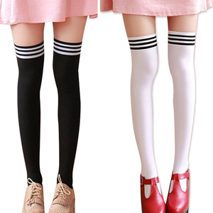 <span class=keywords><strong>Calze</strong></span> alte da donna sopra il ginocchio <span class=keywords><strong>calze</strong></span> lunghe da donna a righe bianche nere <span class=keywords><strong>calze</strong></span> Sexy in cotone <span class=keywords><strong>taglie</strong></span> <span class=keywords><strong>forti</strong></span> per Gir - Product Image 2