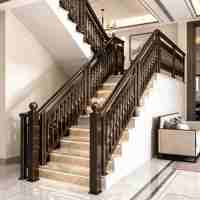 Rampe d'escalier intérieure de luxe en alliage d'aluminium antique sur mesure pour villa, balustrade et main courante
