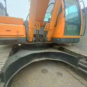 Excavatrice sur chenilles hydraulique Hyundai Robex 305LC-9T d'occasion, machine de terrassement, godet de 1,38 m, 30,2 tonnes, pour la construction (modèle 2023) - Product Image 3