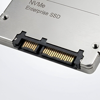 SSD U.2 NVMe Enterprise 1.9TB Self-Encrypting Solid State Drive 2.5 Inch Internal untuk Penyimpanan Server