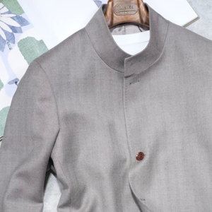 Blazer Grigio Personalizzato con Colletto alla Coreana, Monopetto, in Tessuto Polycaprio Italiano, Lana a Spina di Pesce, Traspirante, Vestibilità Slim, per Business - Product Image 2