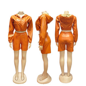 Viviblook Z1118ST01 Ensemble 2 pièces en cuir pour femme, veste décontractée à capuche zippée et short assorti en PU, grandes tailles - Product Image 4