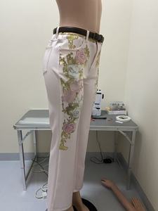 <span class=keywords><strong>Jeans</strong></span> Donna <span class=keywords><strong>a</strong></span> Vita Alta Svasati in Denim Imitazione con Stampa Artistica Ricamata Rosa Retrò, Asciugatura Rapida, Tutte le Stagioni - Collezione 2026 (Vendita all'Ingrosso) - Product Image 6